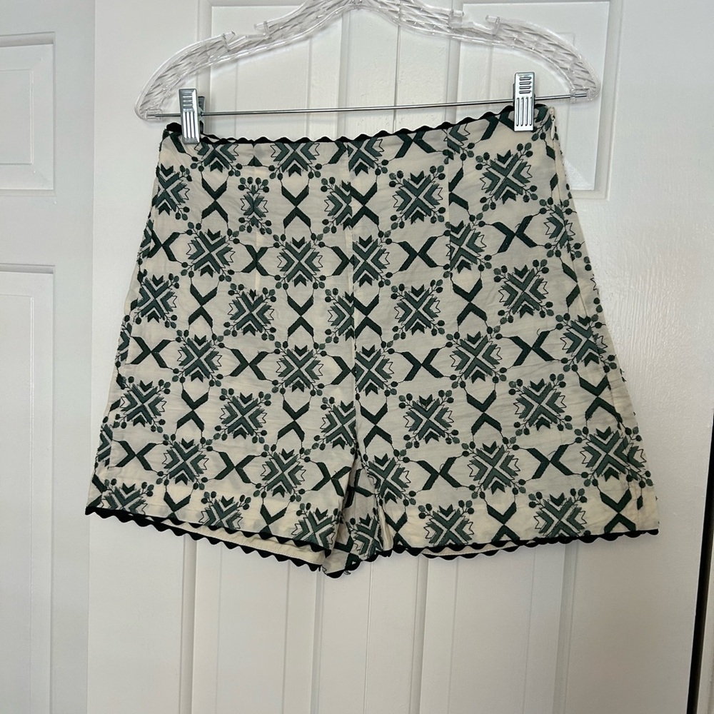 Zara Cream Shorts with Dark Green Geometric Print